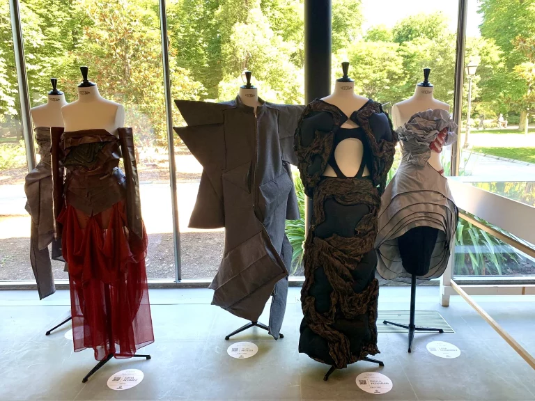 El Retiro acoge los diseños de las futuras promesas de la moda española