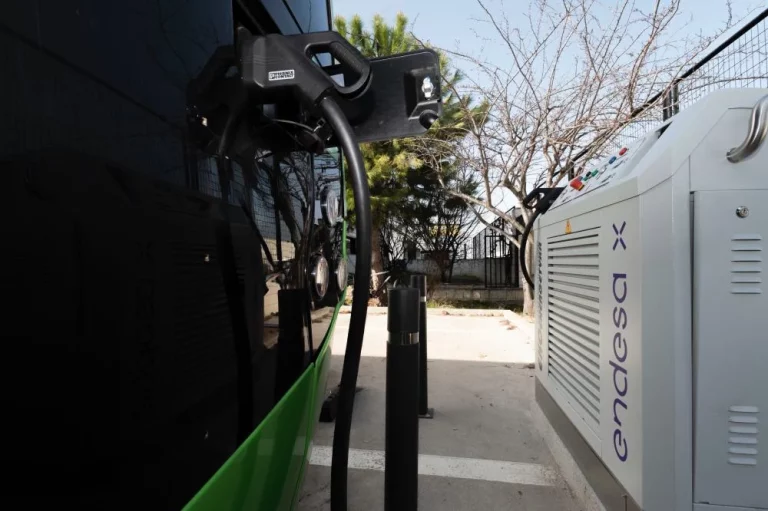 Endesa y el Ayuntamiento de Huelva sellan un acuerdo para electrificar su flota de autobuses eléctricos