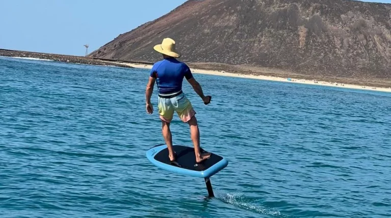 Electric foil, el deporte acuático de moda y absolutamente ecológico