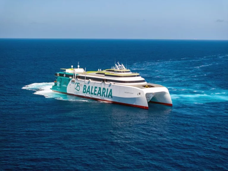 Baleària incorpora el segundo ‘fast ferry’ del mundo con motores duales a gas a la ruta Barcelona-Mallorca-Menorca