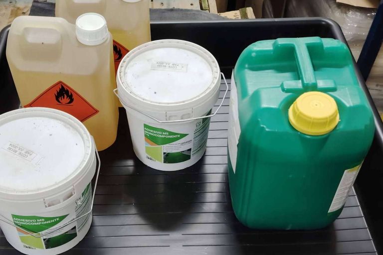 Cómo optimizar el almacenamiento de productos químicos en fábricas de calzado y marroquinería