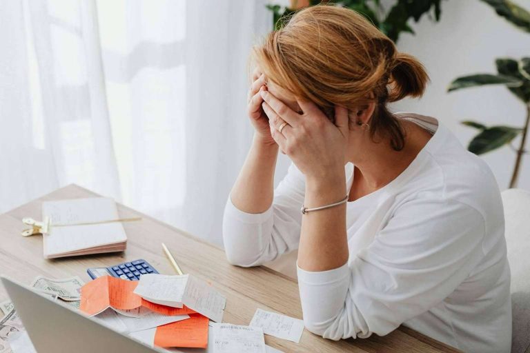 El embargo de nómina o vivienda por deudas es una realidad, pero la Ley de Segunda Oportunidad puede evitarlo