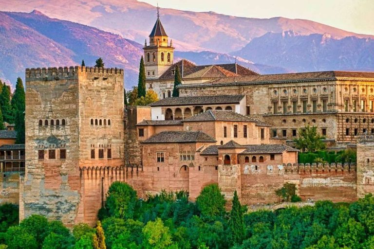 ¡Cuidado! Aumentan las estafas en la venta de entradas para la Alhambra; cómo evitar ser víctima y disfrutar de una visita completa