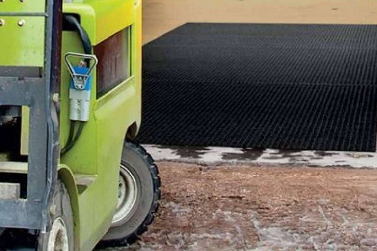 Control de Derrames destaca por su enfoque preventivo con absorbentes industriales ignífugos y sostenibles