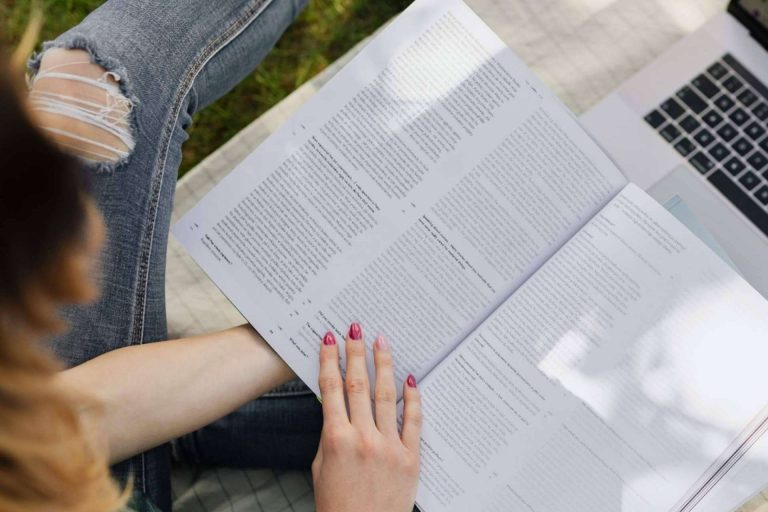 Aulas presenciales + Zoom; el nuevo modelo que facilita la ESO para trabajadores