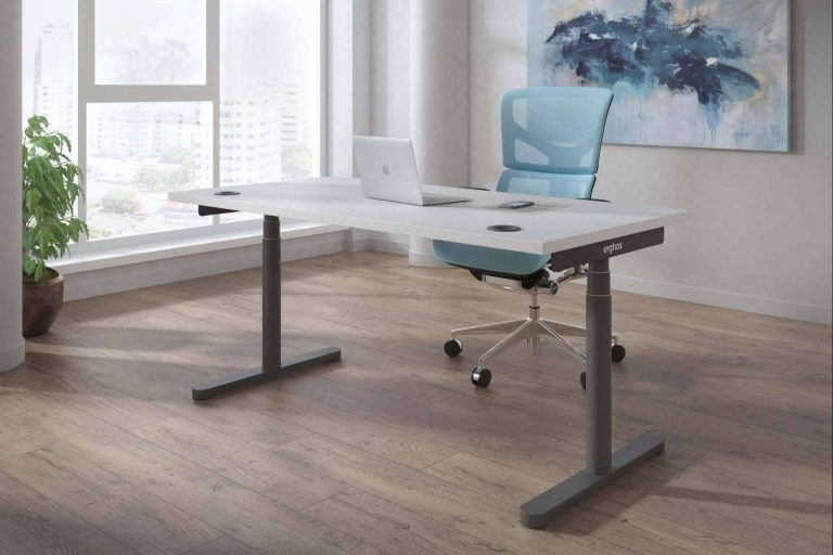Combinar trabajo de pie y sentado es posible con las mesas elevables eléctricas de Ofiprix