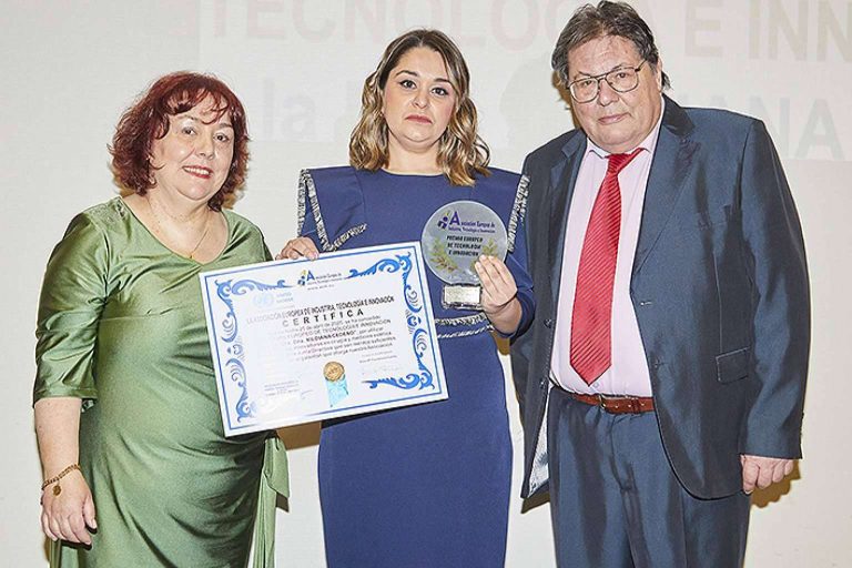 La doctora Nildiana Cedeño recibe el Premio Europeo de Tecnología e Innovación