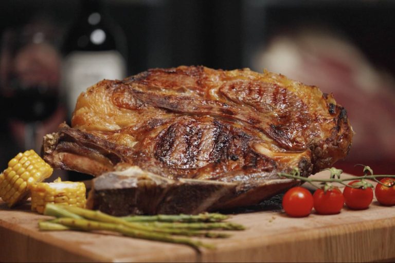 Chuletones de lomo alto y bajo con el secreto de la maduración en Delicatessen Argentina