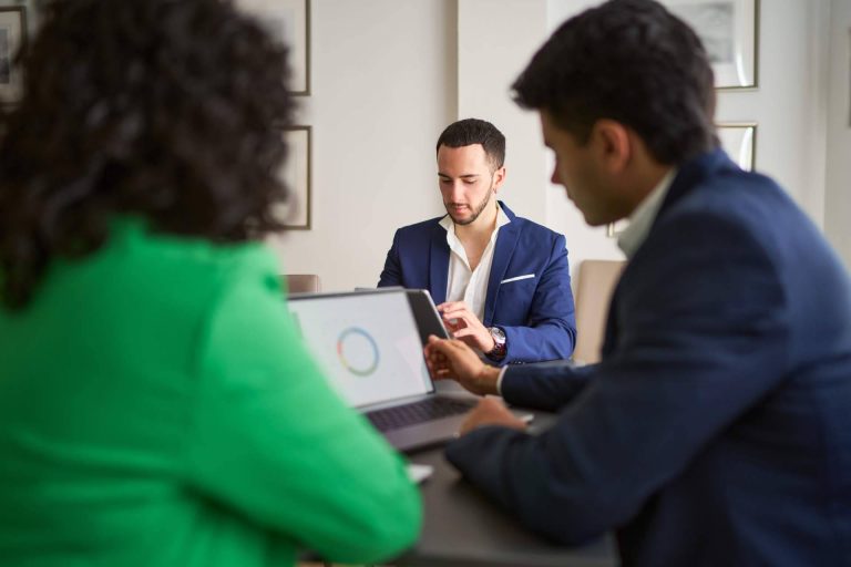 Estrategia digital; la diferencia entre improvisar y tomar decisiones con datos