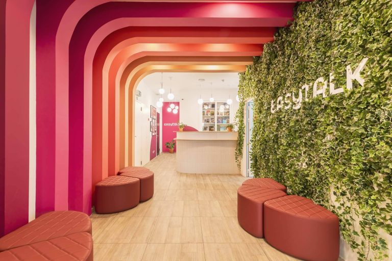 Easy Talk capacita a empresas y particulares en idiomas extranjeros con preparación oficial para exámenes Cambridge