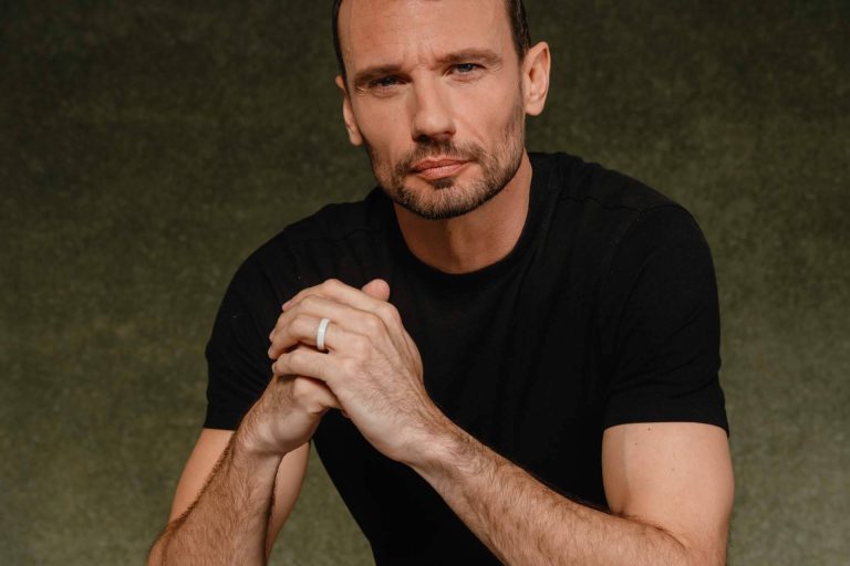 El anillo de pago Rikki se consolida como símbolo del profesional que controla su seguridad financiera