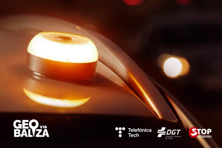 GEOBALIZA presenta la baliza V16 conectada y solidaria en colaboración con SOS Accidentes