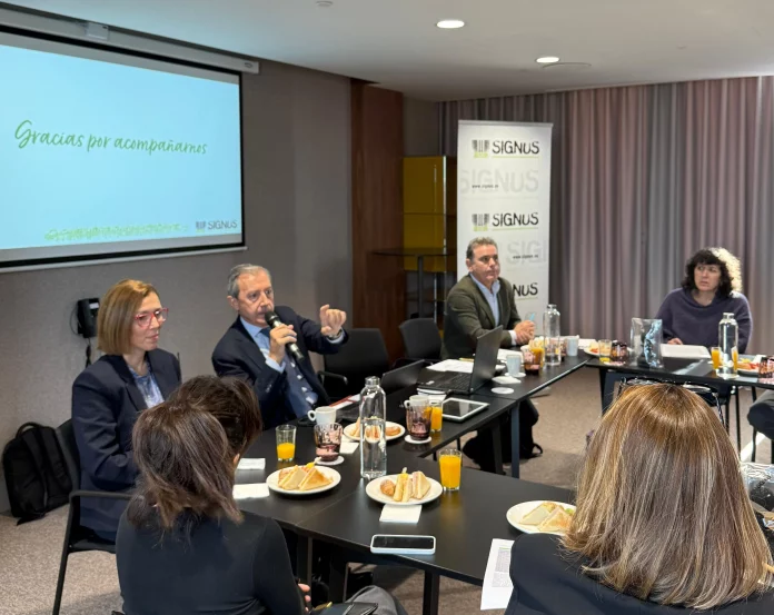 Signus. Reunión de periodistas